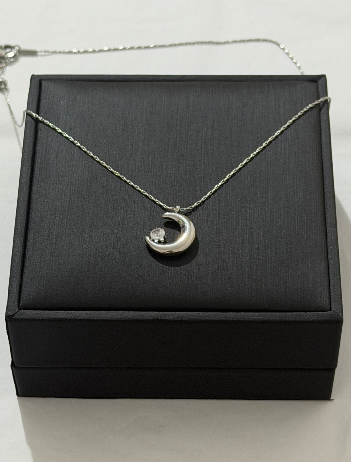 Phases necklace